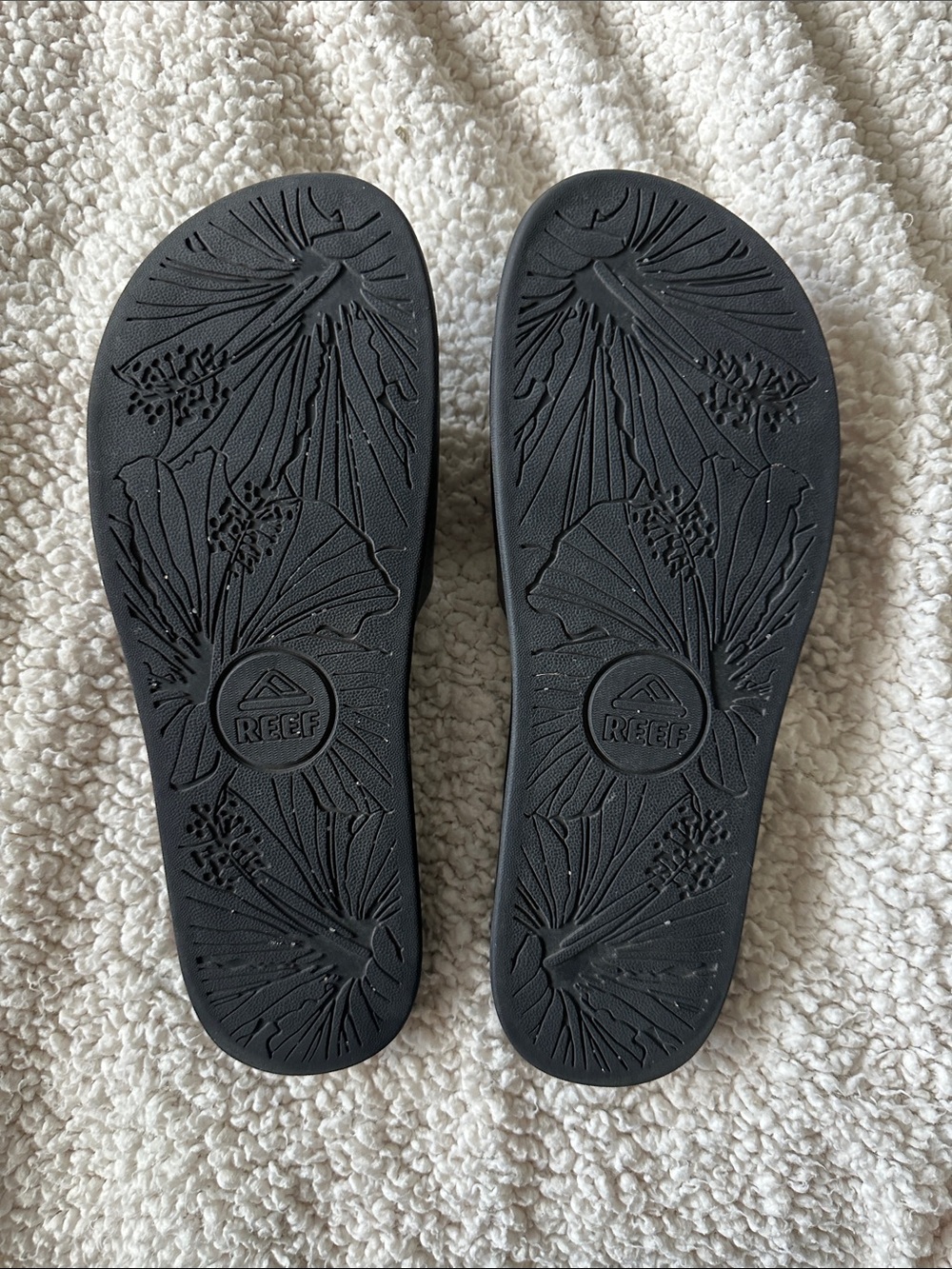 Reef Women’s Black Slide Sandals with Ring Accent - Picture 2 of 2
